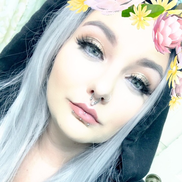 Meet your posher, Lindsy - Picture 1 of 4